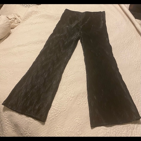 Ganni Pleated Flare Leg Satin Crop Pants - Picture 6 of 6